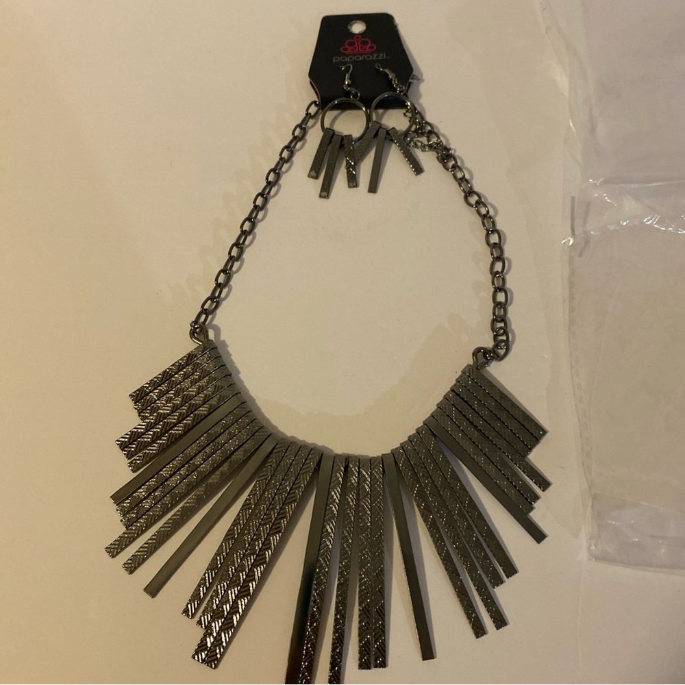 Welcome To The Pack - Black Paparazzi Necklace NEW